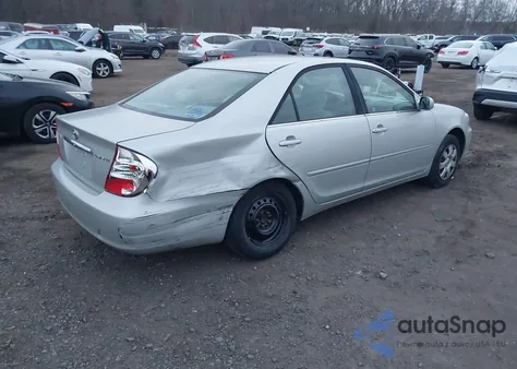 2004 Toyota Camry Le z USA, uszkodzony, nr VIN 4T1BE32K04U877964